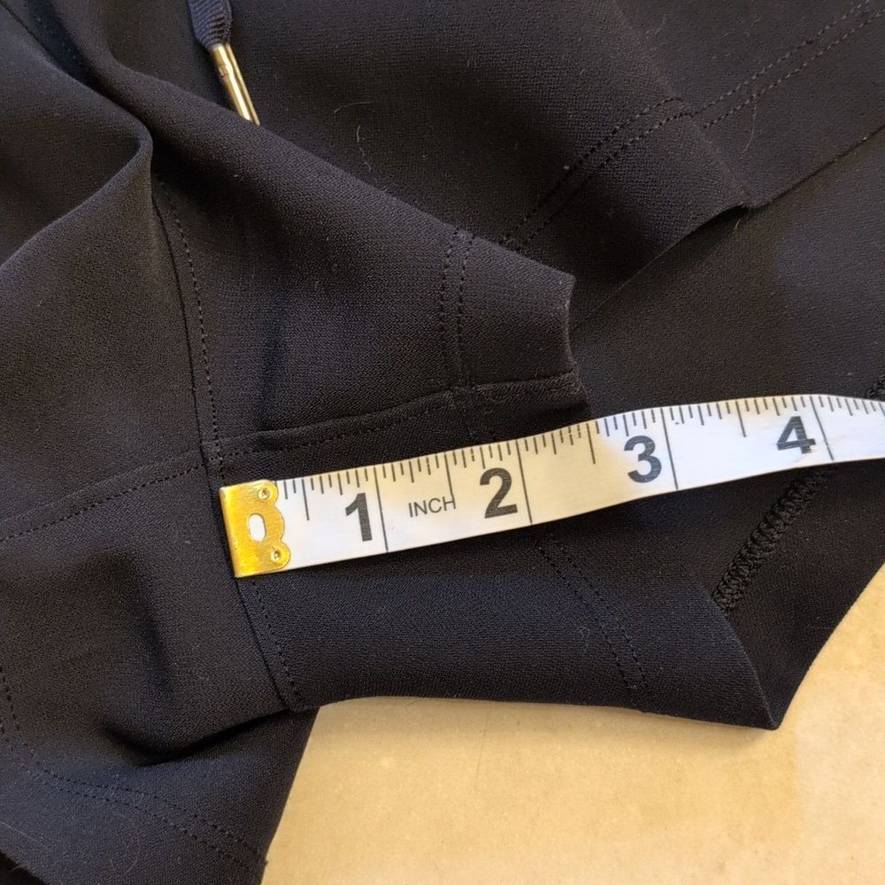 Lululemon On The Fly Short Black Travel Woven Fabric Wrinkle Resistant Size 10 - Picture 8 of 9